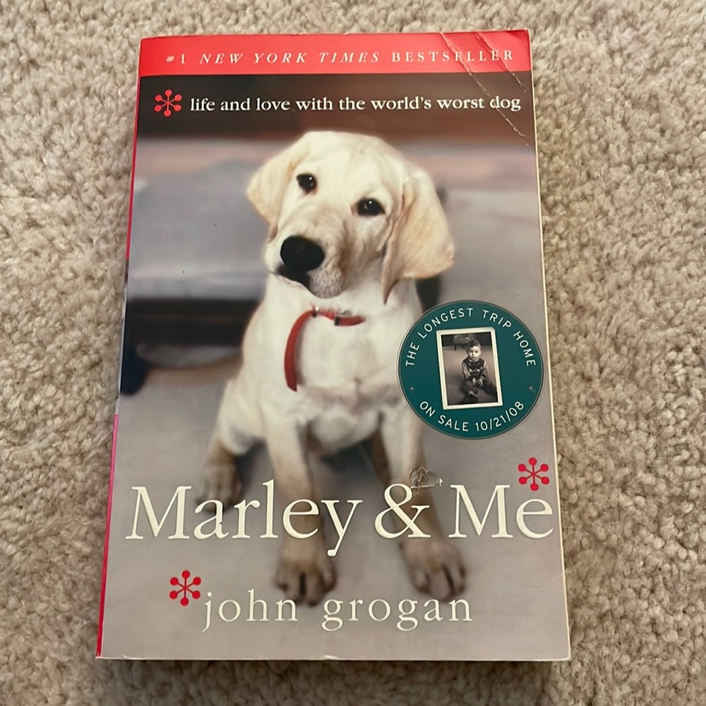 Marley & Me by John Grogan (paperback)